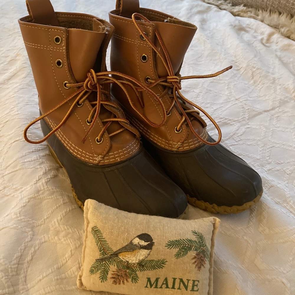 *SOLD* Authentic LL Bean Boots (Size 7.5 women’s)